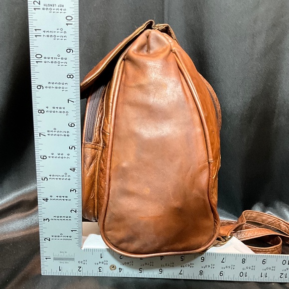 Golden Duck leather backpack/shoulder bag.   5-H7Ca - Picture 7 of 10